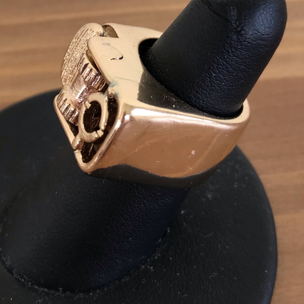 New Size 5/6 Novelty Ring that looks like a Lighter - Picture 3 of 10